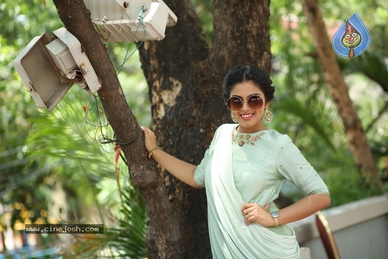 Actress Siddhi Idnani Latest Photos - 8 / 14 photos