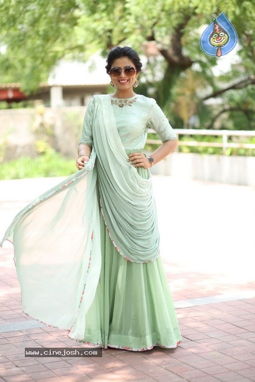 Actress Siddhi Idnani Latest Photos - 11 / 14 photos