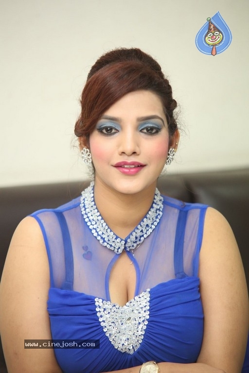 Actress Sk Attiya Photos - 7 / 21 photos