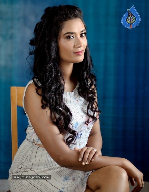Actress SS Tanvi Photoshoot - 6 / 31 photos