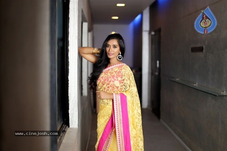 Actress SS Tanvi Photoshoot - 11 / 31 photos