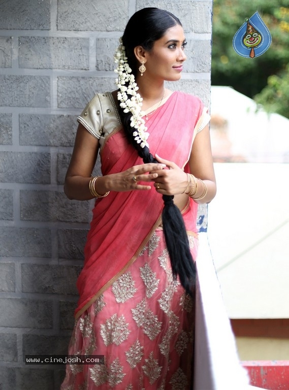 Actress SS Tanvi Photoshoot - 12 / 31 photos