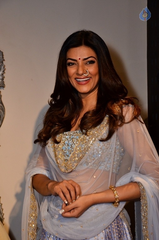 Actress Sushmita Sen Photos - 3 / 19 photos