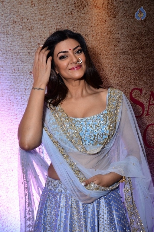 Actress Sushmita Sen Photos - 9 / 19 photos