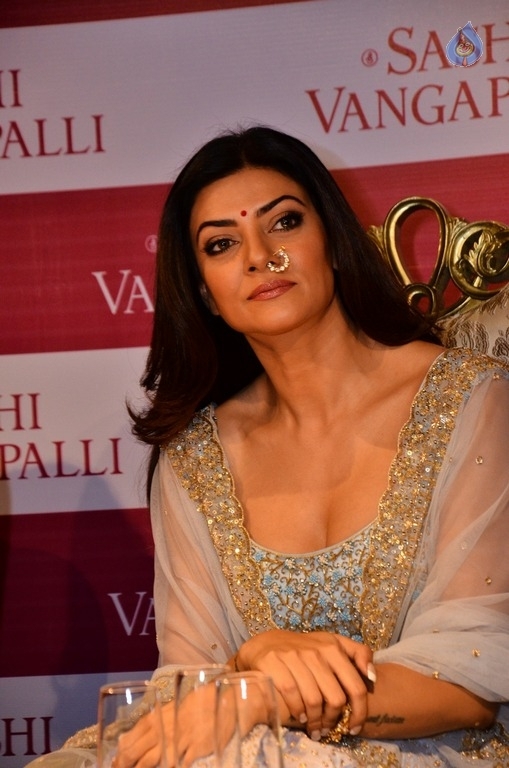 Actress Sushmita Sen Photos - 11 / 19 photos