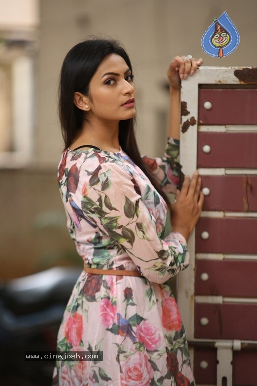 Actress Swetha Varma Photos - 6 / 15 photos