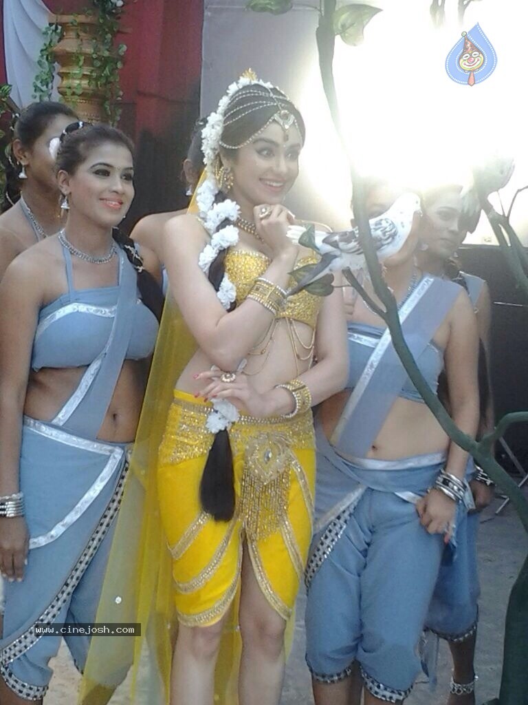 Adah Sharma at Rana Vikrama Sets - 2 / 11 photos