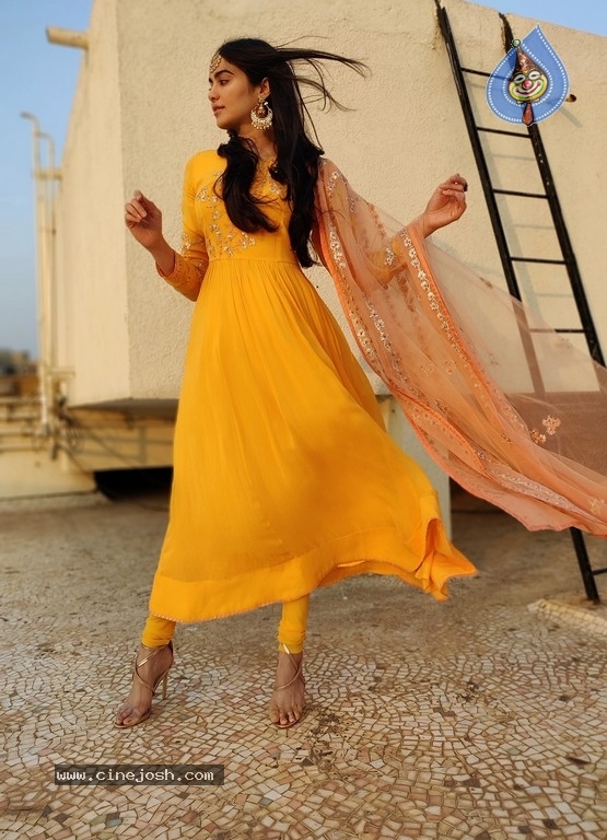 Adah Sharma Latest Pics - 2 / 6 photos