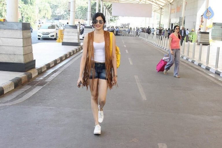 Adah Sharma Latest Pics - 1 / 8 photos