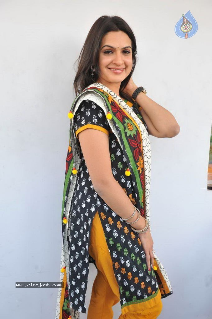 Aditi Agarwal Latest Stills - 20 / 58 photos