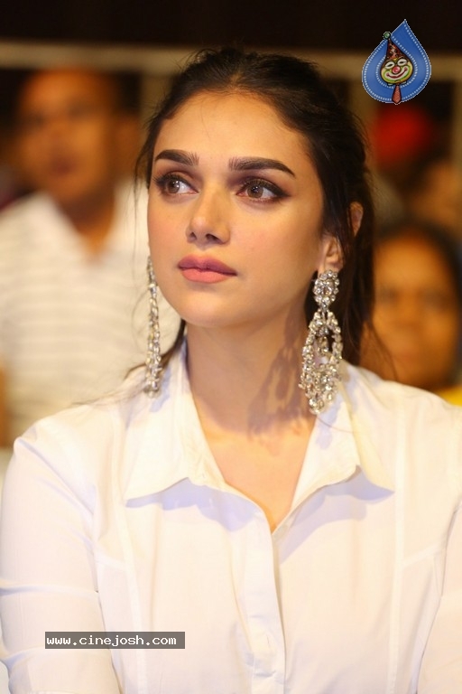 Aditi Rao Hydari at Sammohanam Audio Launch  - 21 / 29 photos