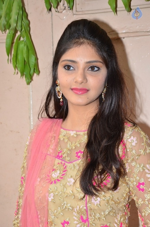 Aishwarya Gorak Latest Photos - 4 / 19 photos