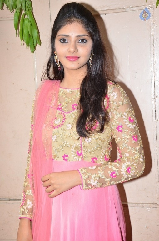 Aishwarya Gorak Latest Photos - 13 / 19 photos