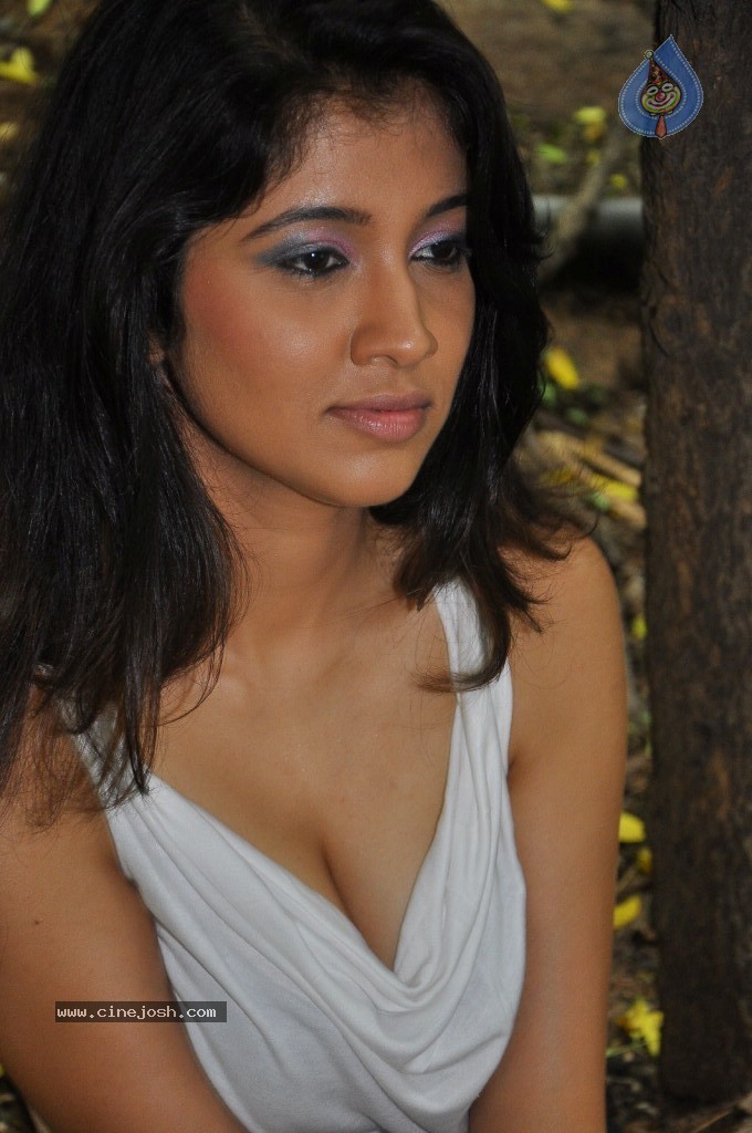 Akhila Hot Stills - 8 / 106 photos