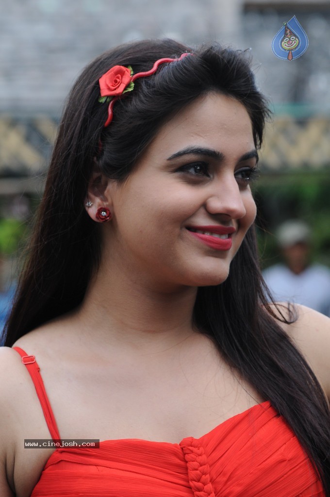 Aksha Hot Gallery - 21 / 66 photos