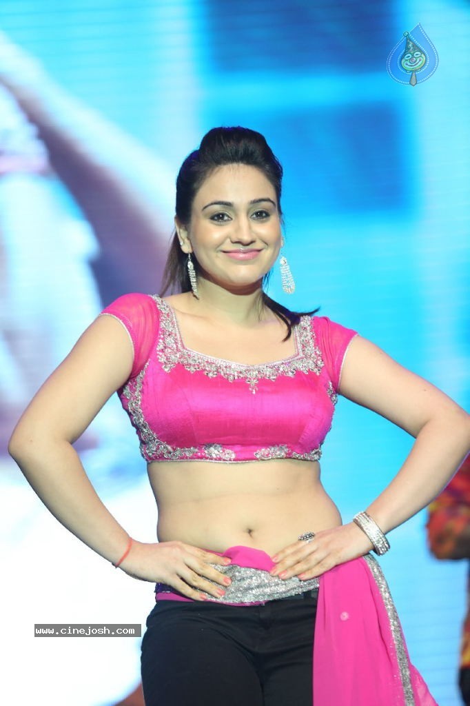 Aksha Hot Gallery - 11 / 53 photos