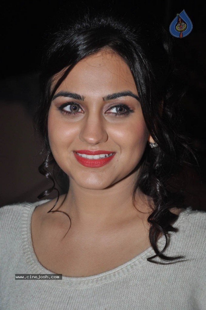 Aksha Latest Hot Stills - 13 / 41 photos