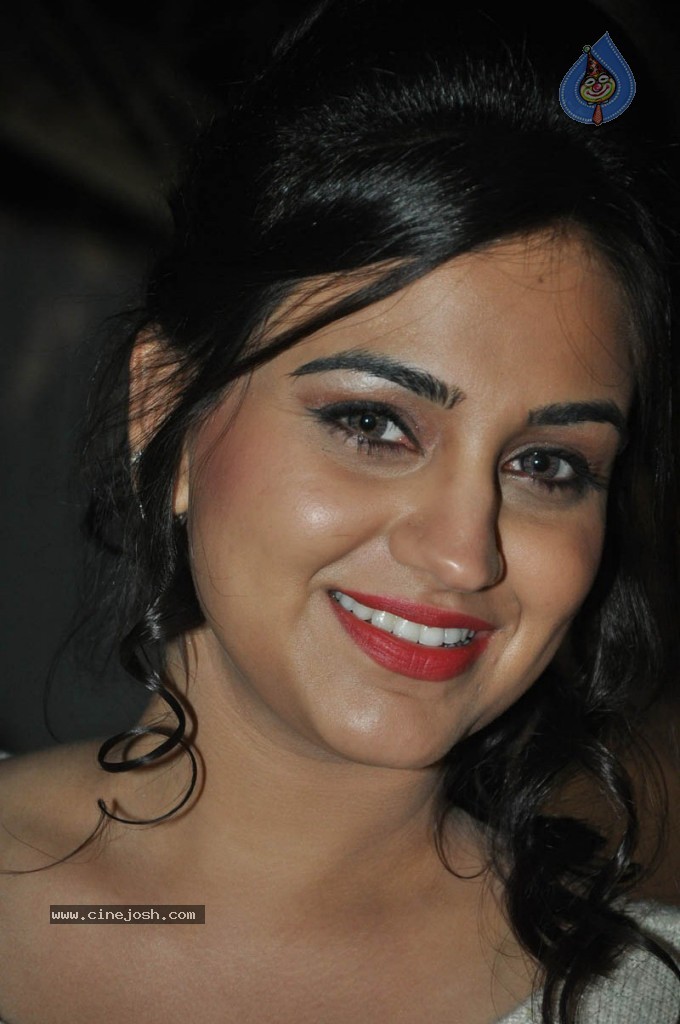 Aksha Latest Hot Stills - 14 / 41 photos