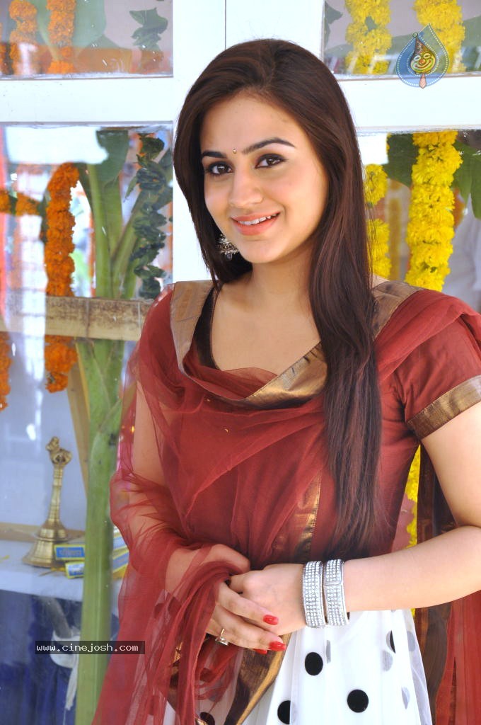 Aksha Latest Stills - 6 / 72 photos