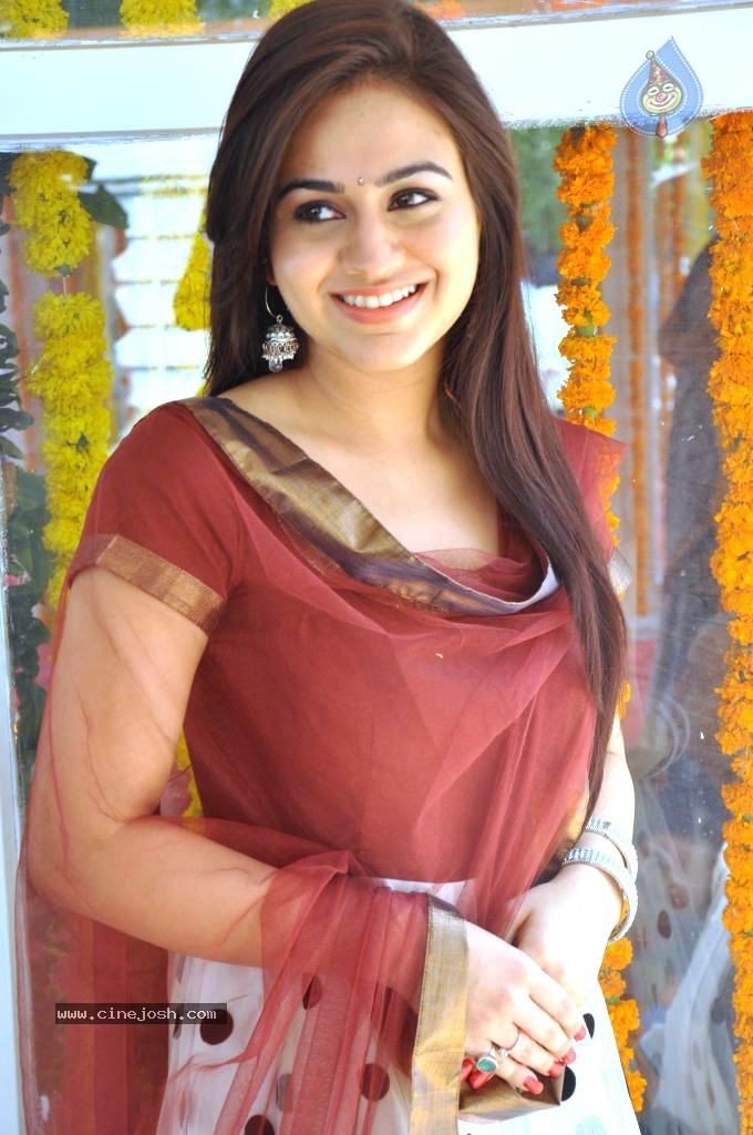 Aksha Latest Stills - 14 / 72 photos