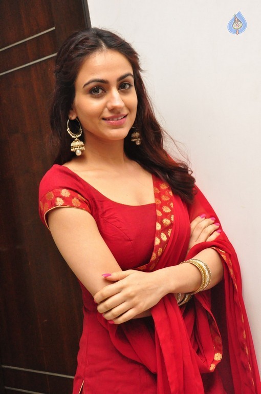 Aksha New Photos - 6 / 25 photos