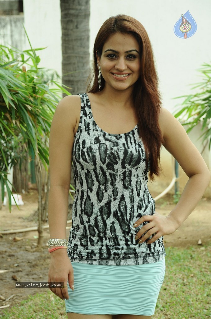 Aksha New Pics - 17 / 49 photos