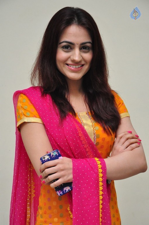 Aksha Photos - 18 / 34 photos