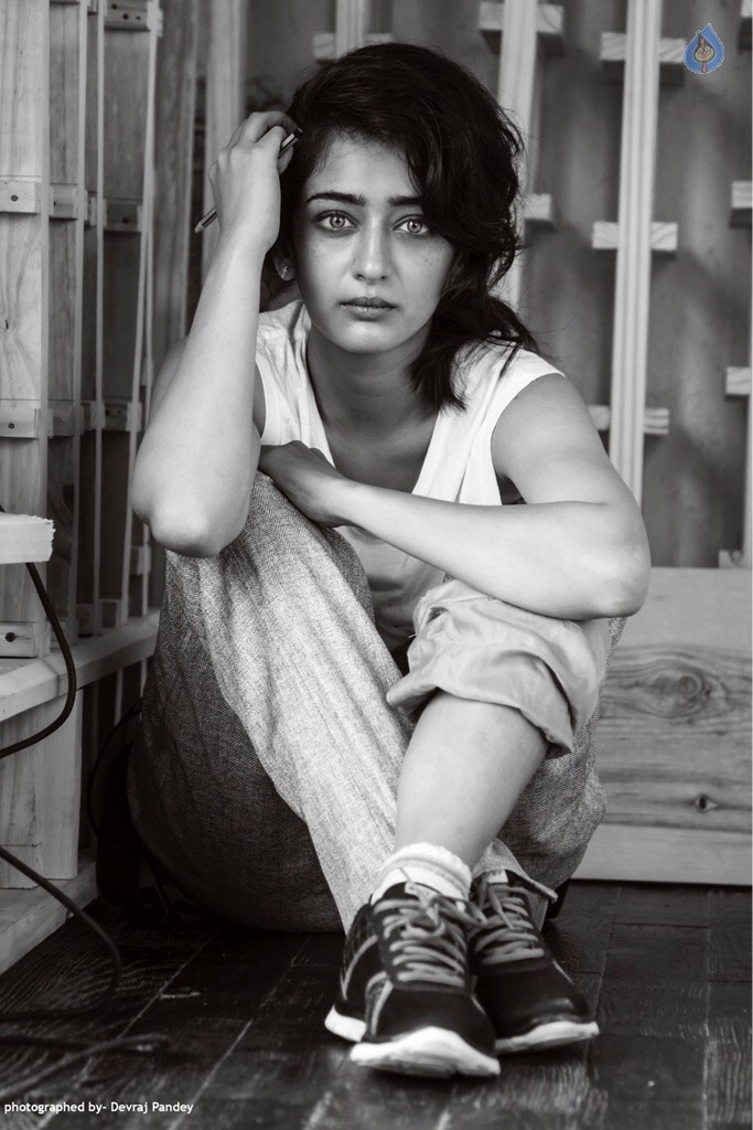 Akshara Haasan New Pics - 8 / 12 photos