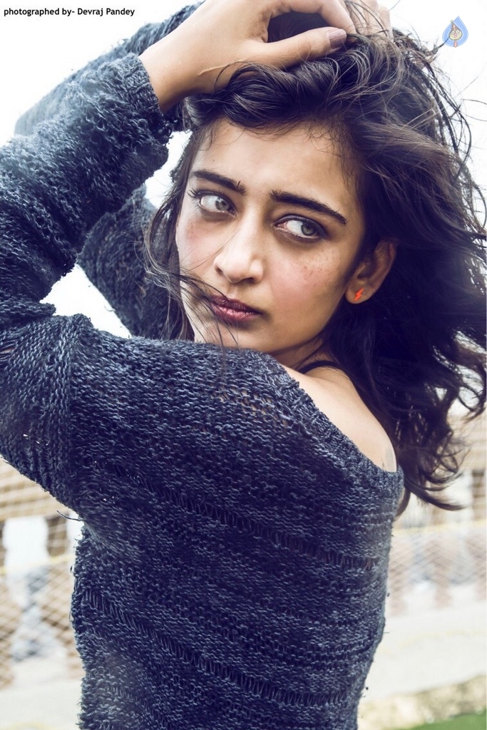 Akshara Haasan New Pics - 9 / 12 photos