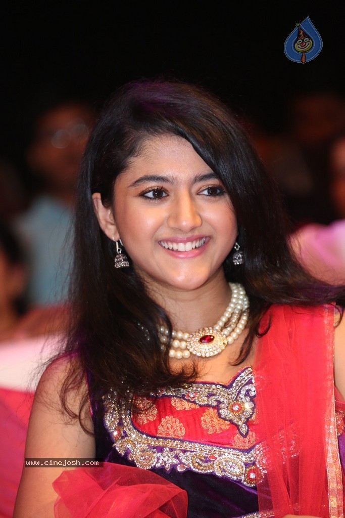 Akshara Stills - 20 / 40 photos