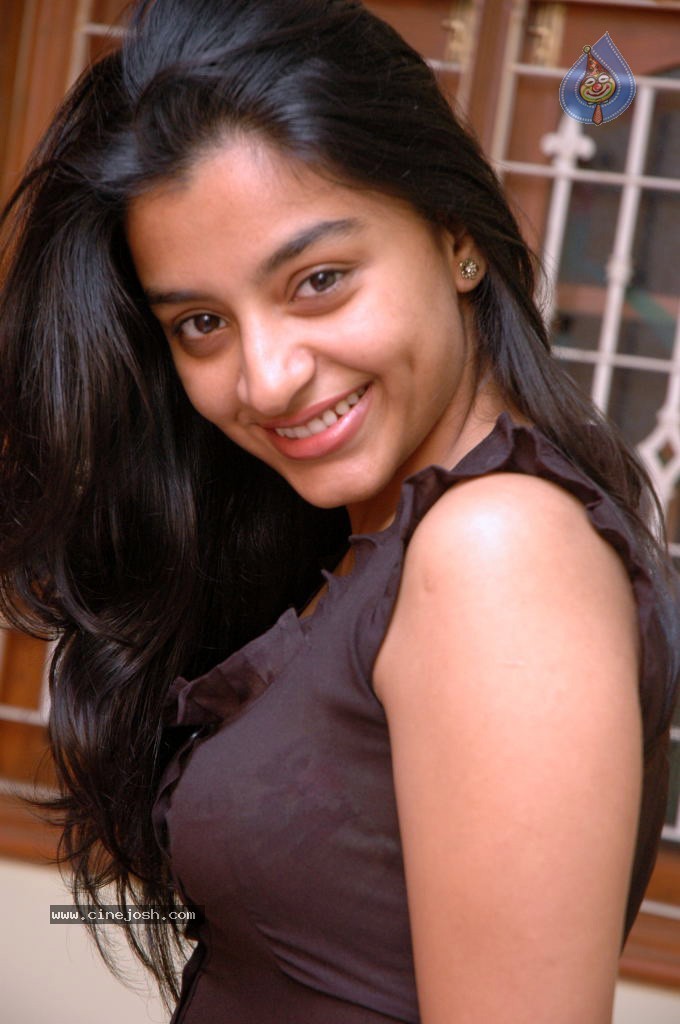 Alisha Hot Stills - 13 / 45 photos