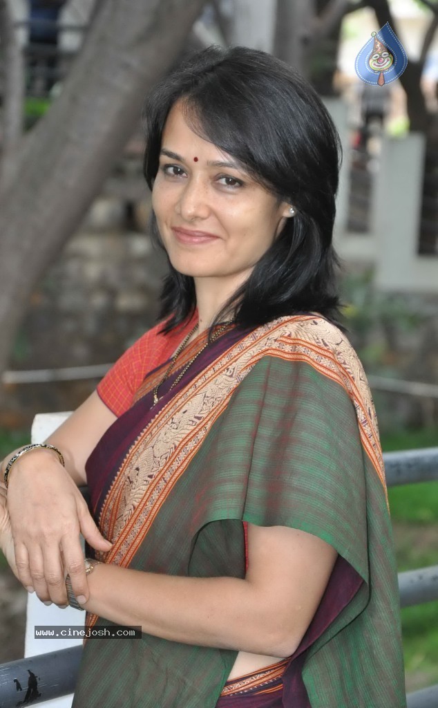 Amala Akkineni Stills - 3 / 64 photos