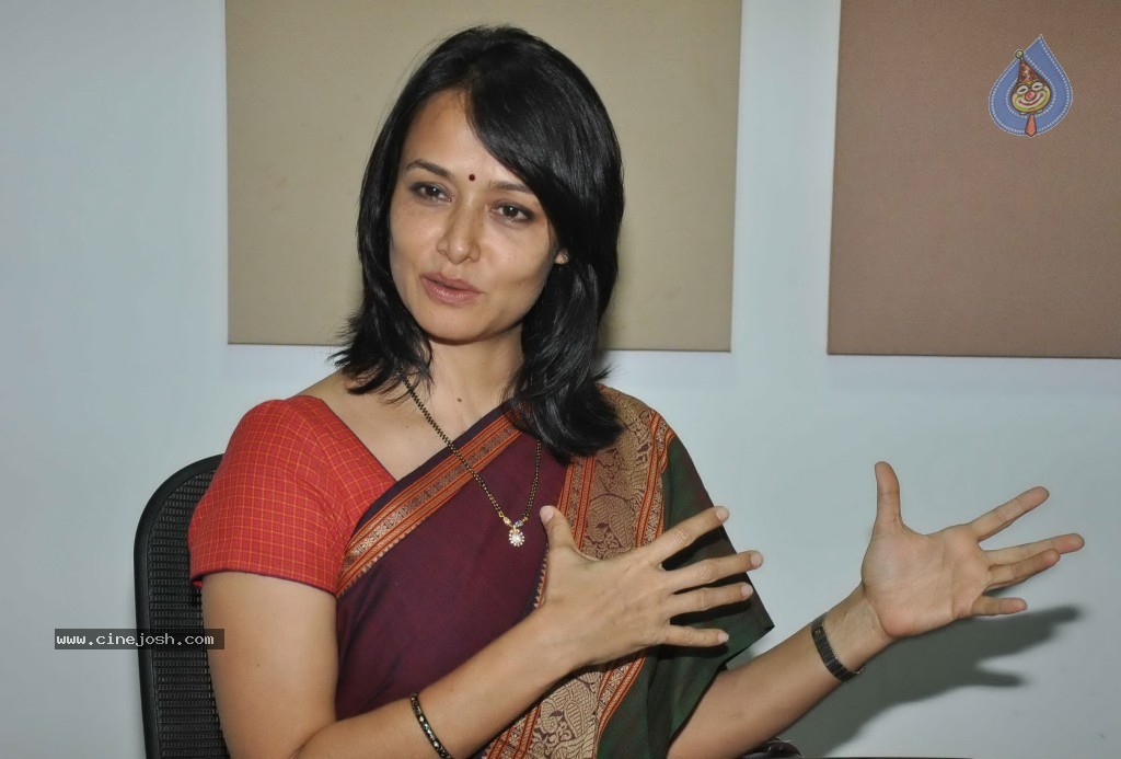 Amala Akkineni Stills - 10 / 64 photos