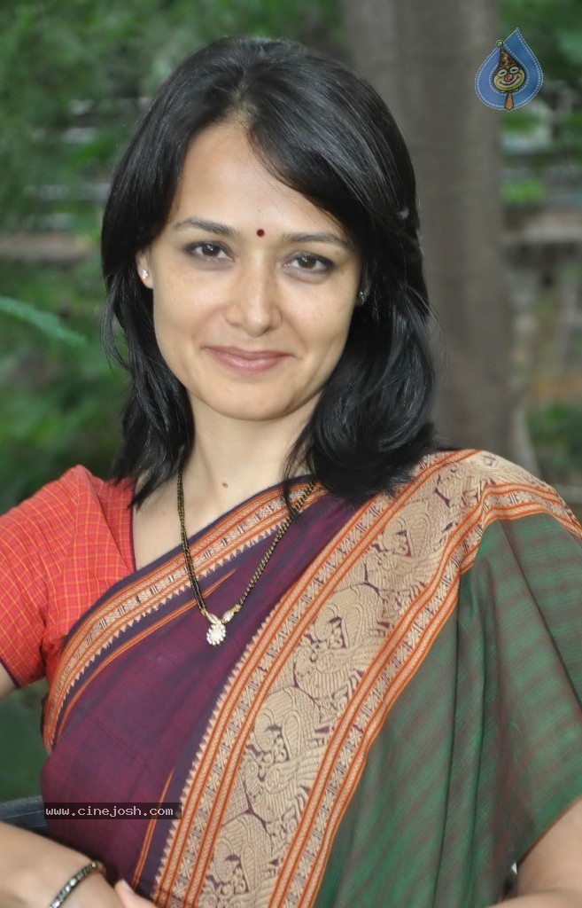 Amala Akkineni Stills - 15 / 64 photos