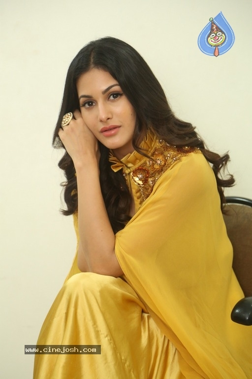 Amyra Dastur Latest Stills - 11 / 17 photos