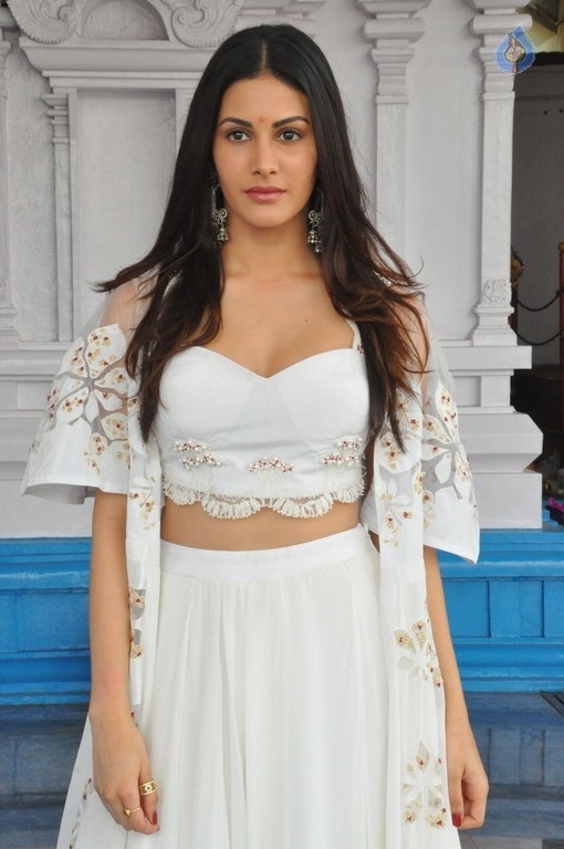 Amyra Dastur Pics - 13 / 28 photos