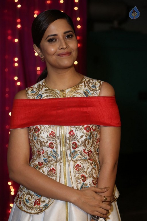 Anasuya at Zee Telugu Apsara Awards - 7 / 21 photos