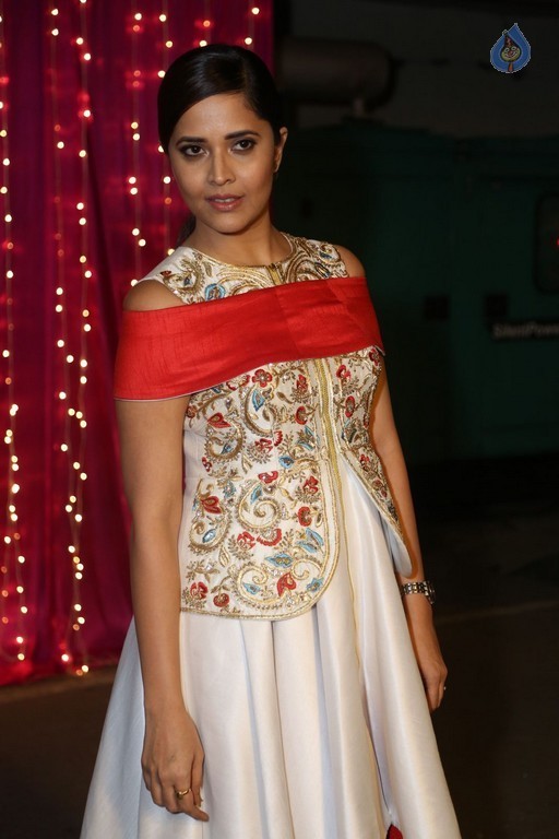 Anasuya at Zee Telugu Apsara Awards - 9 / 21 photos