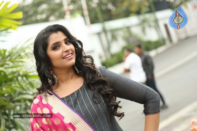 Anchor Shyamala Photos - 8 / 29 photos