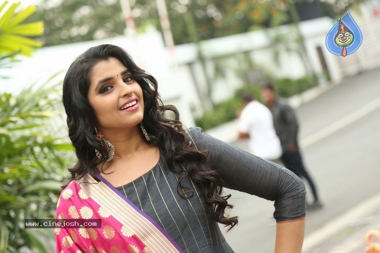 Anchor Shyamala Photos - 11 / 29 photos