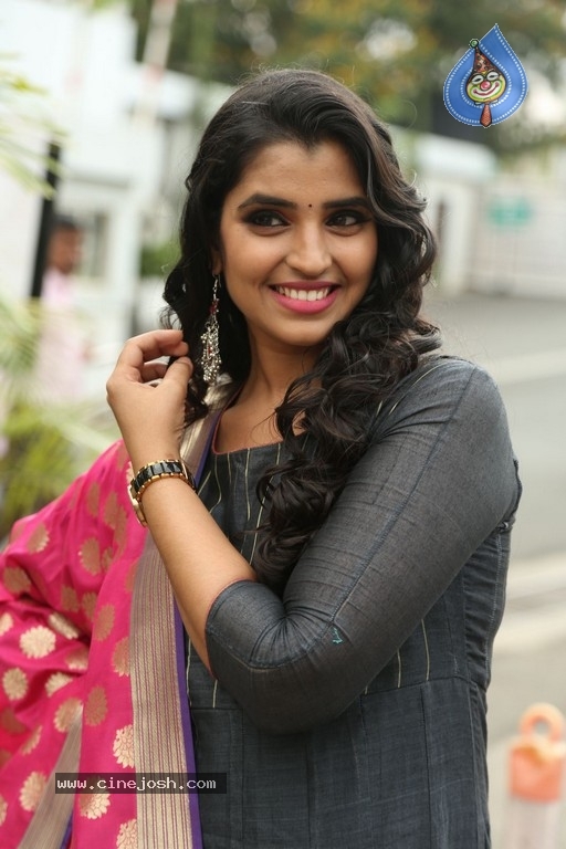 Anchor Shyamala Photos - 16 / 29 photos