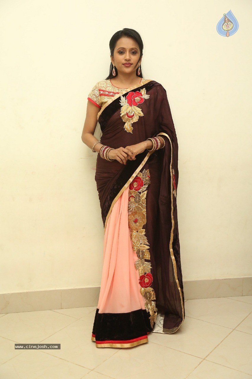 Anchor Suma New Stills - 6 / 20 photos