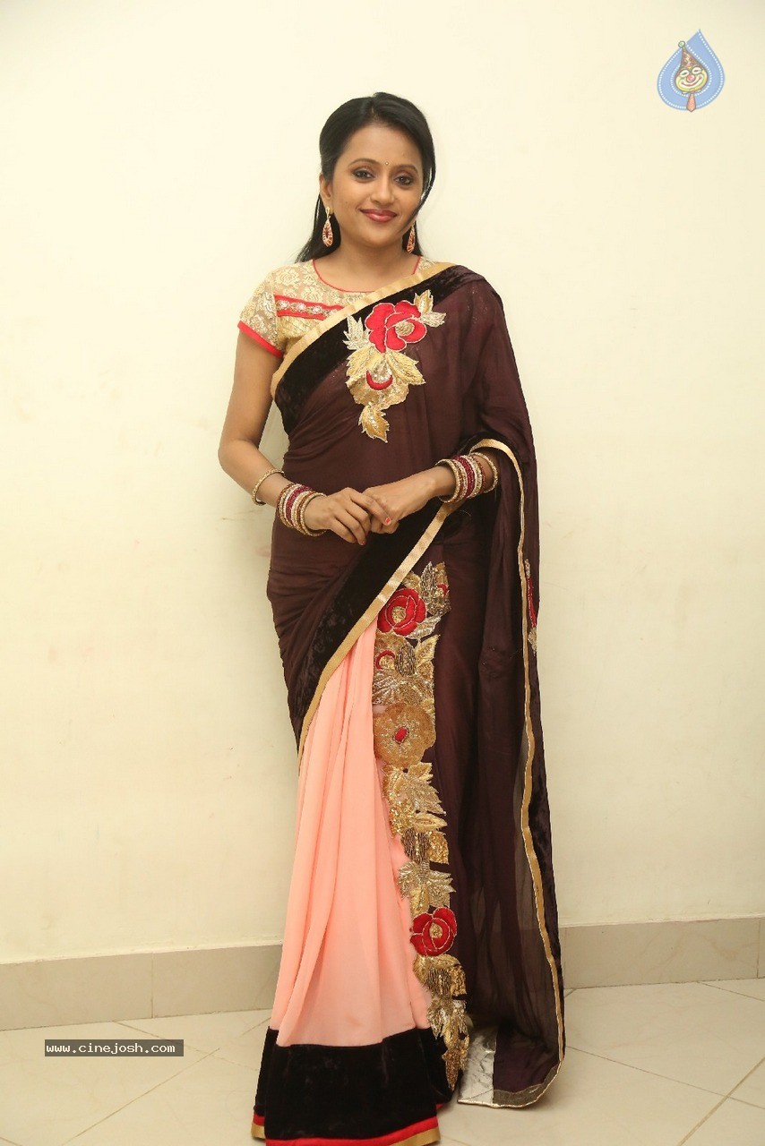 Anchor Suma New Stills - 16 / 20 photos