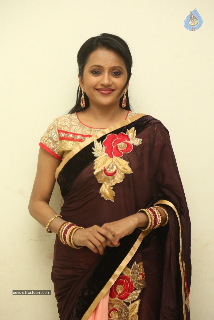 Anchor Suma New Stills - 20 / 20 photos