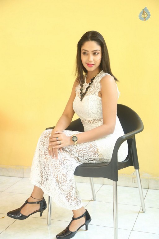 Angana Roy New Stills - 16 / 34 photos