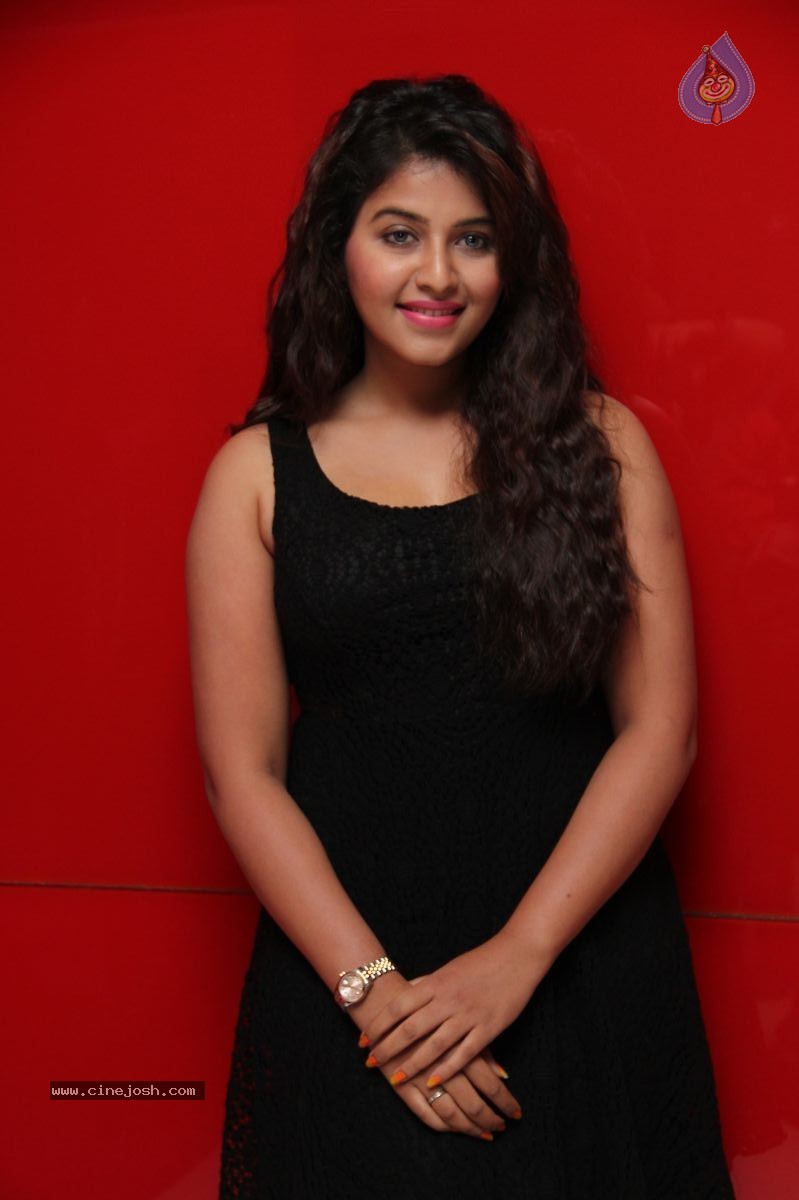 Anjalai New Pics - 11 / 45 photos