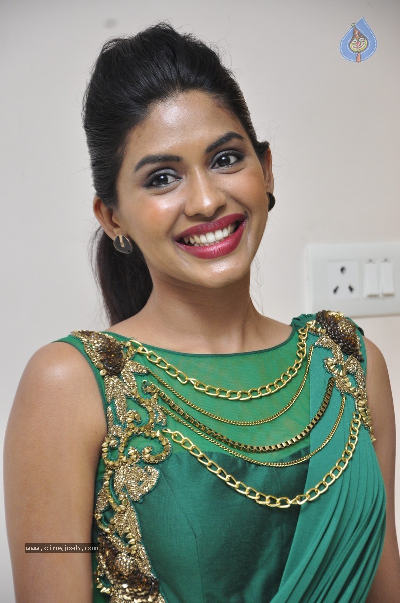 Anjali Patil Stills - 10 / 51 photos