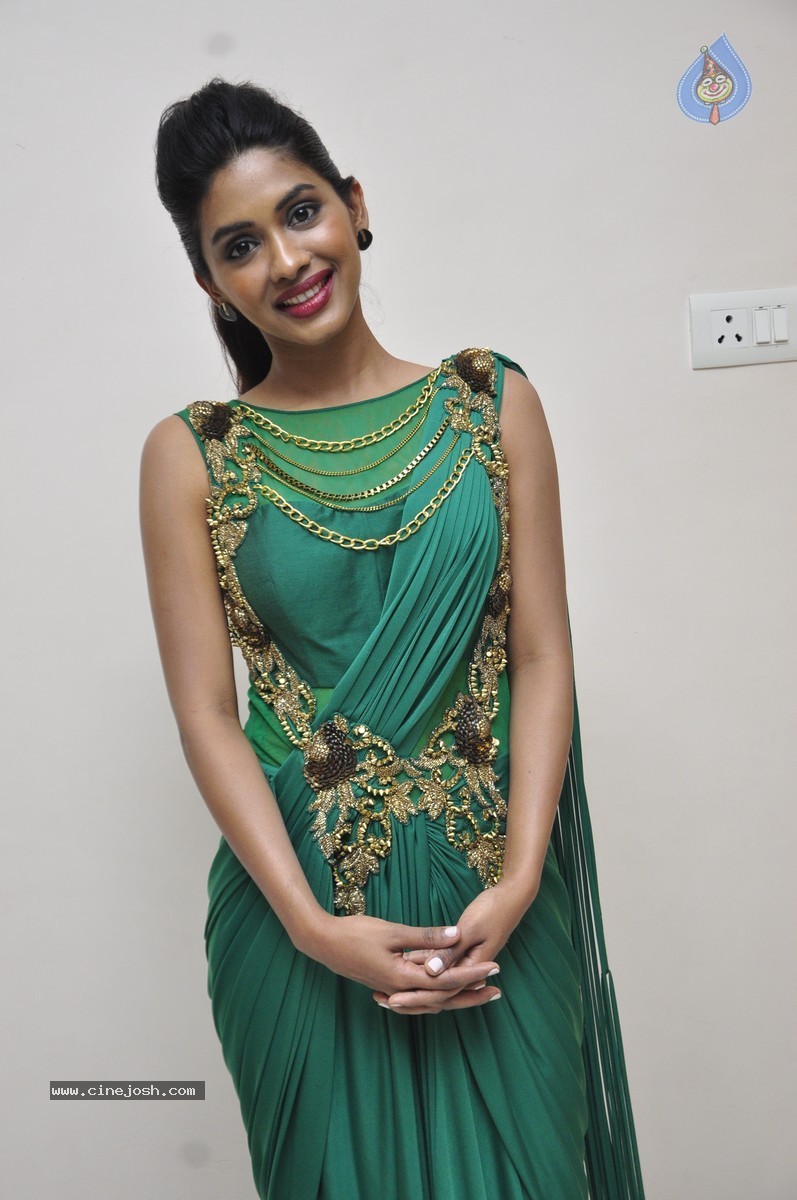 Anjali Patil Stills - 21 / 51 photos