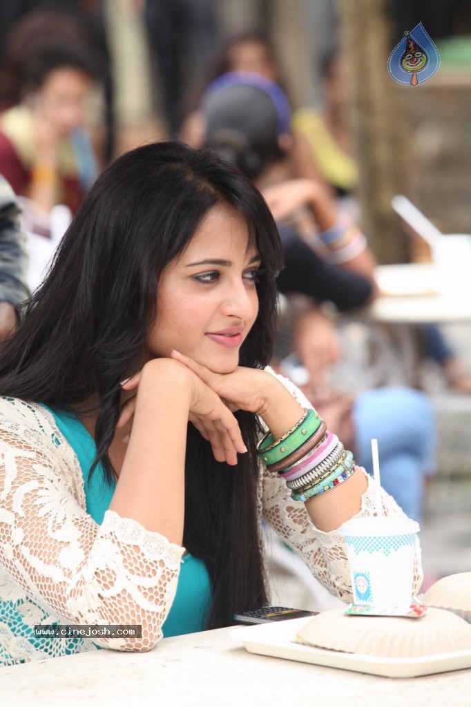 Anushka New Photos - 8 / 22 photos