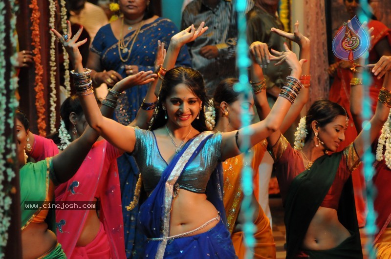 Anushka New Stills - Vedam Movie - 2 / 6 photos